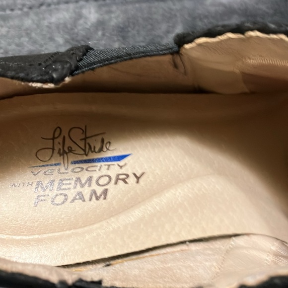 Life Stride slip on shootie. Size 7.5. NWOT - Picture 3 of 8